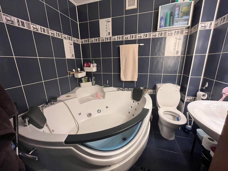 Colentina, Avion, apartament 4 camere 96 mp, etaj 4/10, 2 bai, 2 balcoane.